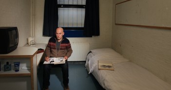 Kunstschilder Gosse Koopmans: ‘Ik deelde mijn cel met vier zware jongens’