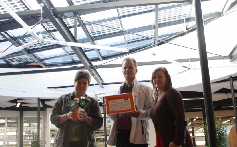 Centrum Duurzaam in Leeuwarden heeft gisteren het officiële FairDuurzaam certificaat overhandigd gekregen. Daarop staan de duurzame voornemens waar de komende tijd aan gewerkt zal worden.