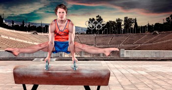Epke Zonderlands turnoefening gekopieerd door F-16 Een F16 die een turnoefening van Epke Zonderland probeert te kopiëren. Voor de mini documentaire "Born To Fly" werd een F16-piloot uitgedaagd om de Olympische oefening van Epke Zonderland na te doen in de lucht.