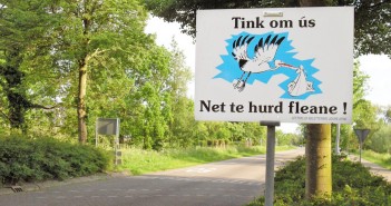 Fryslân op de grappige plaat vastgelegd Er zijn genoeg momenten waarop je getuige bent van een maf, leuk of grappig moment. Hieronder staan vijf van zulke momenten in Fryslân die op foto zijn vastgelegd.