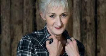 Tryater heeft wereldpremière te pakken Theatergezelschap Tryater speelt de toneelversie van R.J. Waller’s roman The Bridges of Madison County. Tryater heeft hiermee een wereldpremière te pakken want nog nooit werd het verhaal op toneel verteld.