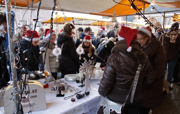 De kerst nadert en dit weekend vinden de eerste kerstmarkten plaats. Friesland Post zet vijf populaire kerstmarkten op een rij. Het complete overzicht vind je in ons tijdschrift.