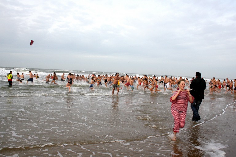 De kerstvakantie staat weer op het punt van beginnen. Dat zijn de dagen dat je lekker binnen kunt zitten bij een knapperd haardvuur. Maar er zijn in de kerstvakantie ook veel activiteiten in de hele provincie die een bezoekje waard zijn. Friesland Post zet vijf daarvan op een rijtje.