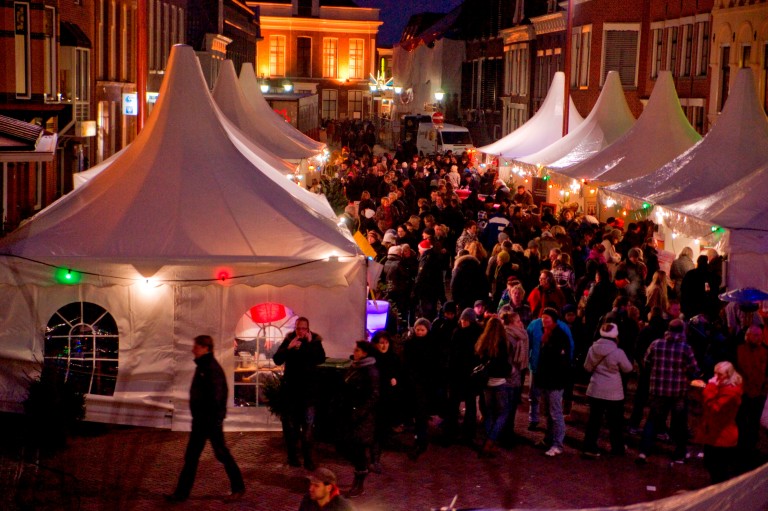 De kerst nadert en dit weekend vinden de eerste kerstmarkten plaats. Friesland Post zet vijf populaire kerstmarkten op een rij. Het complete overzicht vind je in ons tijdschrift.