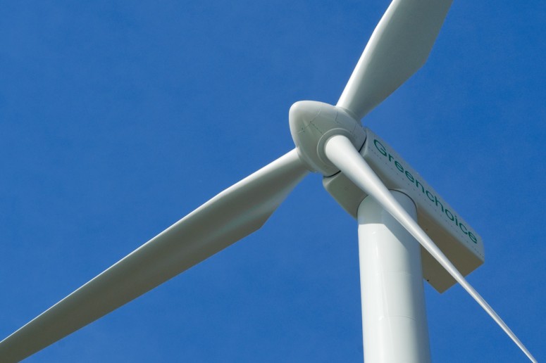 Coalitiepartijen PvdA en CDA van de provincie Fryslân willen een windmolenpark in het water.