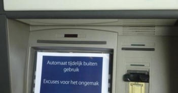 Pinautomaten Fryslân raken leeg De pinautomaten van de Rabobank raken in rap tempo leeg in onze provincie. Bij steeds meer pinautomaten kan niet meer worden gepind.