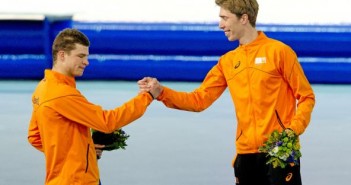 Sportoverzicht Fryslân 29 en 30 november Friesland Post presenteert elke maandag in een vogelvlucht hét sportoverzicht uit onze provincie. Dit weekend in Sportoverzicht Fryslân onder andere: verlies voor sc Heerenveen, streaker in Leeuwarden bij nederlaag Cambuur, VC Sneek gaat voor kampioenschap en drie Friezen genomineerd voor titel Sporter van het Jaar.