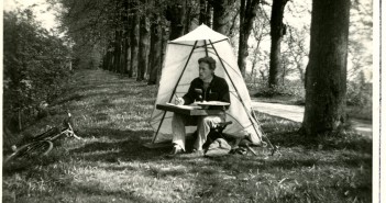 Sjoerd Andringa met expositie in HCL en Tresoar Een selectie van het teken- en schilderwerk van fotograaf Sjoerd Andringa zal vanaf 11 januari te zien zijn in Tresoar (het Friese werk) en het Historisch Centrum Leeuwarden (het Leeuwarder werk).