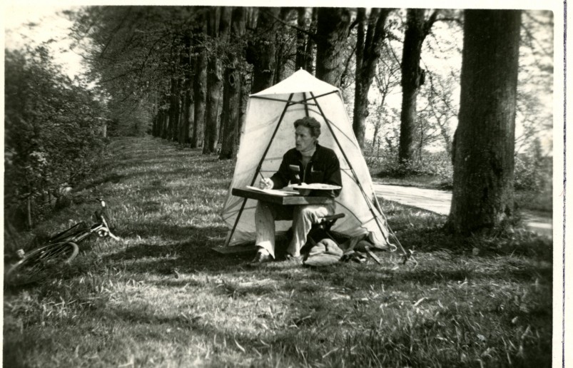 Een selectie van het teken- en schilderwerk van fotograaf Sjoerd Andringa zal vanaf 11 januari te zien zijn in Tresoar (het Friese werk) en het Historisch Centrum Leeuwarden (het Leeuwarder werk).