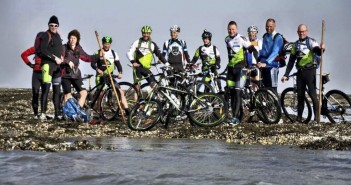 Fietsen door slik en zand naar Ameland