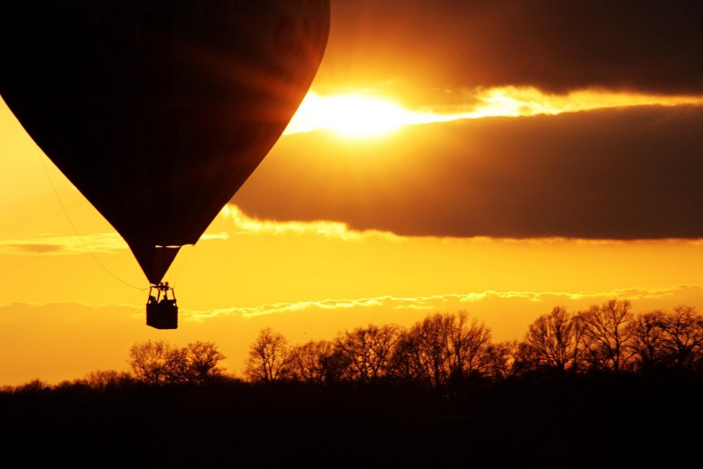 Luchtballon maakt noodlanding