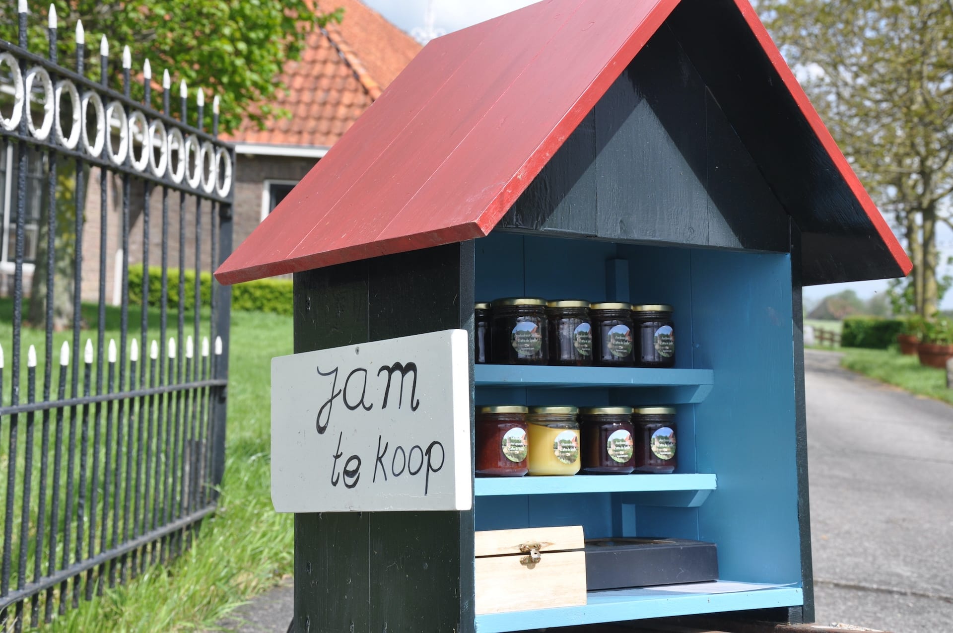 Verkoopstalletjes langs de weg in Fryslân