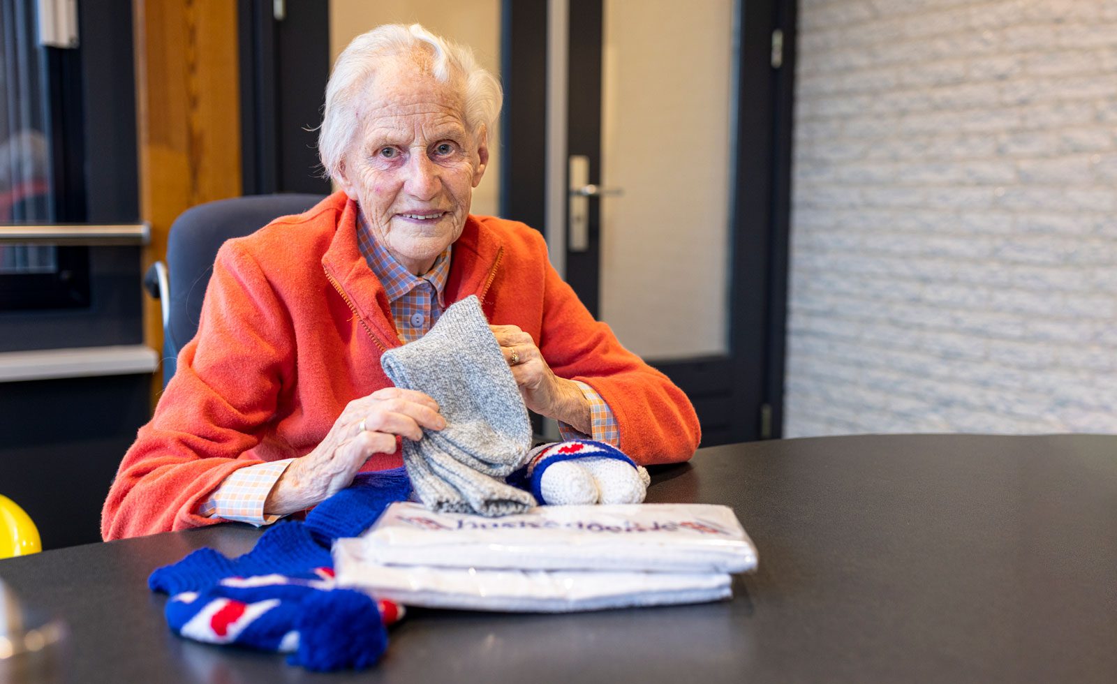 Ruurdtje (94) breikoniningin voor de Nierstichting