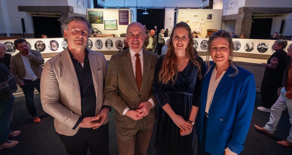 ‘De laatste dagen van de dorpsgek’ doorbreekt taboes in Theaterkerk Nes