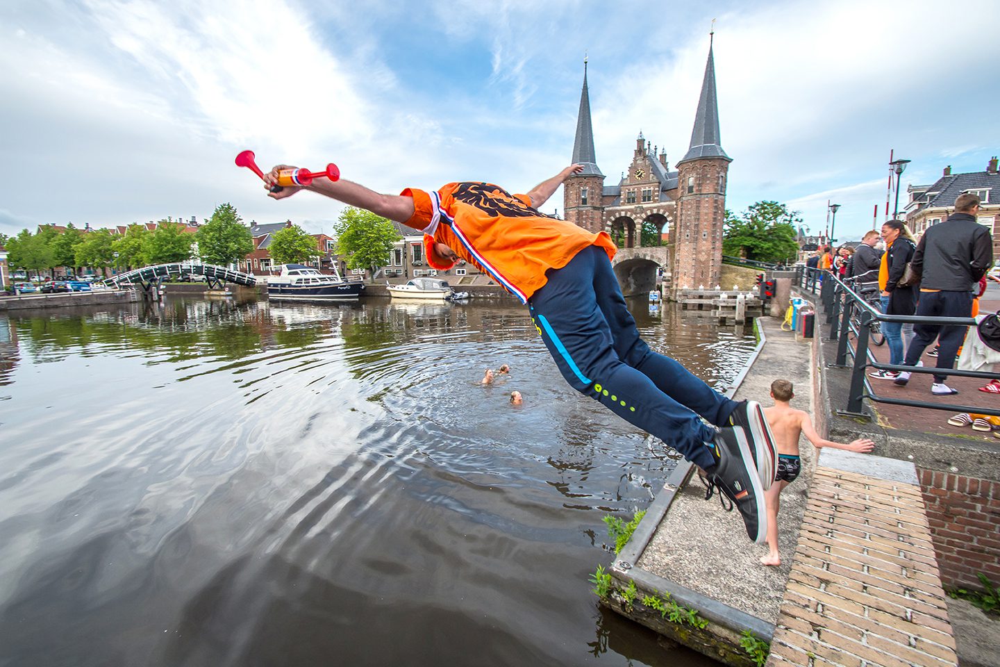Oranje voetbalkoorts richting WK